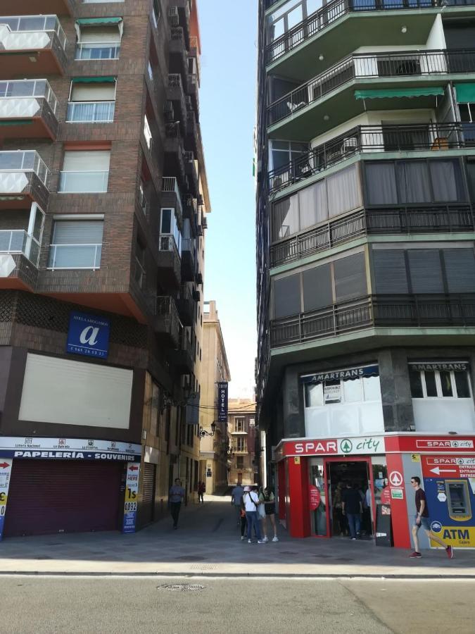 Alexander Apartments لقنت المظهر الخارجي الصورة